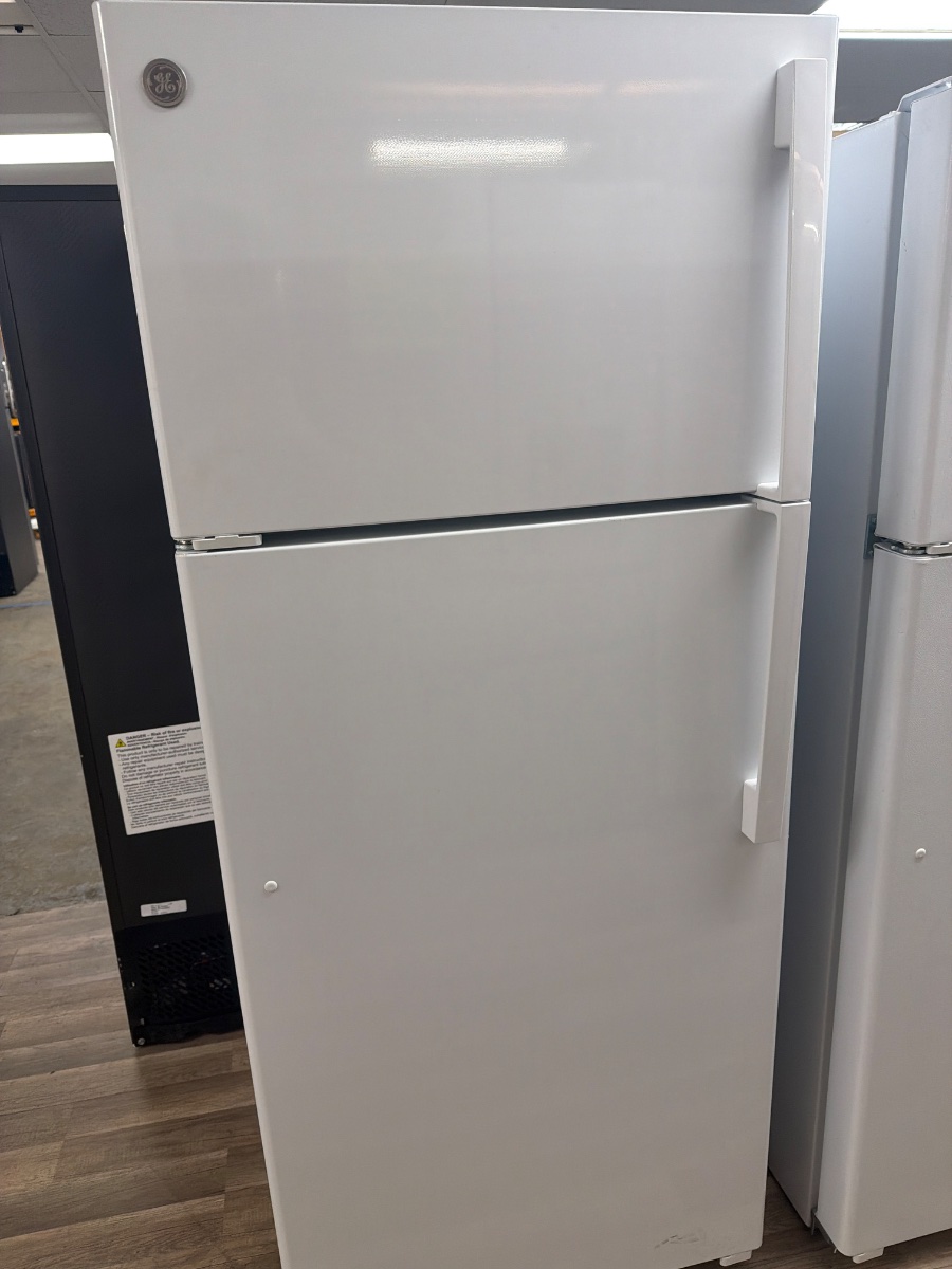 GE GTS18HGNRWW Refrigerator (Scratch & Dent)